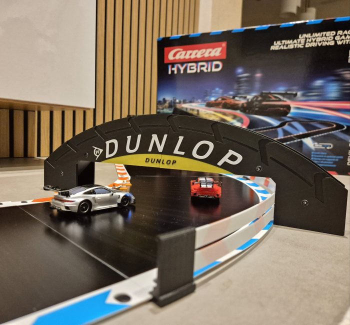 Dunlop Bogen Treppe Überführung für Carrera Hybrid – Bild 1
